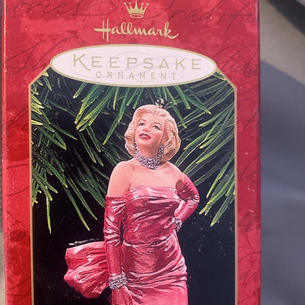 Hallmark Marilyn Monroe Keepsake Ornament - Picture 2 of 3